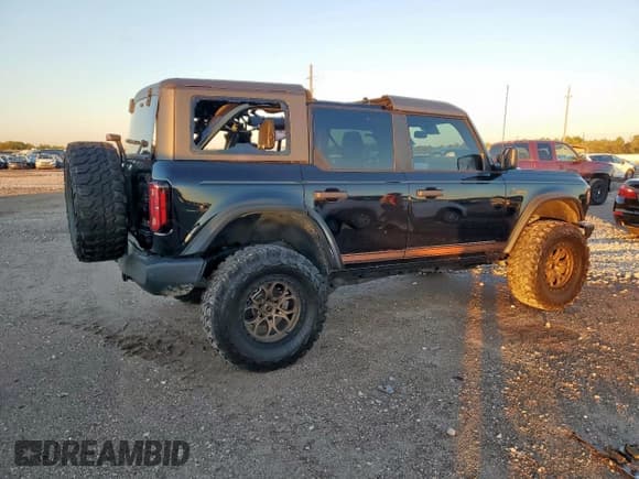 ✅ 2024 Ford Bronco Wildtrak • VIN: 1FMEE2BP5RLA85177 • Lot: 90125045. Wystawiony na Copart z przebiegiem 8 172 mil. Bezpłatny archiwum sprzedaży aukcyjnych z USA i szczegółowy raport historii pojazdu na DreamBid. Zdjęcie 3.