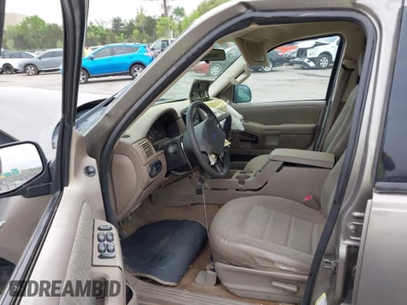 ✅ 2004 Ford Explorer XLS • VIN: 1FMDU72K44ZA96094 • Lot: 42019426. Wystawiony na IAAI z przebiegiem Nie podano. Bezpłatny archiwum sprzedaży aukcyjnych z USA i szczegółowy raport historii pojazdu na DreamBid. Zdjęcie 5.