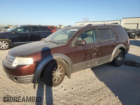 ✅ 2009 Ford Taurus X SEL • VIN: 1FMDK05W39GA03595 • Lot: 76872774. Wystawiony na Copart z przebiegiem 303 611 mil. Bezpłatny archiwum sprzedaży aukcyjnych z USA i szczegółowy raport historii pojazdu na DreamBid. Zdjęcie 1.