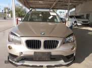 ✅ 2015 BMW X1 xDrive28i • VIN: WBAVL1C5XFVY32688 • Lot: 43784390. Wystawiony na IAAI z przebiegiem 105 136 mil. Bezpłatny archiwum sprzedaży aukcyjnych z USA i szczegółowy raport historii pojazdu na DreamBid. Zdjęcie 12.