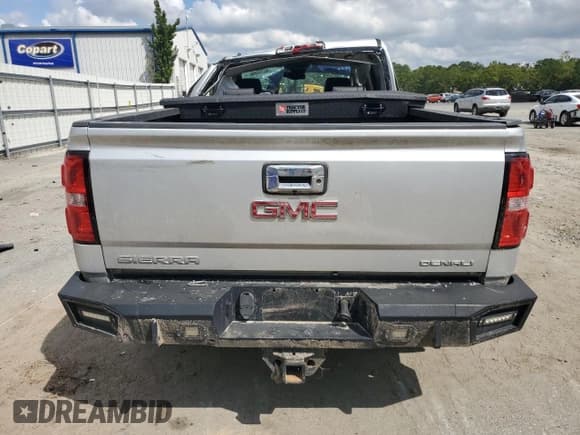 ✅ 2015 GMC Sierra 2500HD Denali • VIN: 1GT120E85FF141083 • Lot: 72101485. Wystawiony na Copart z przebiegiem 380 906 mil. Bezpłatny archiwum sprzedaży aukcyjnych z USA i szczegółowy raport historii pojazdu na DreamBid. Zdjęcie 6.