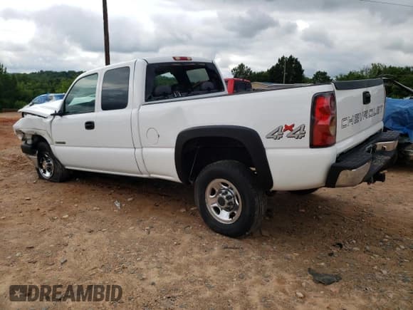 ✅ 2006 Chevrolet Silverado 2500HD Work Truck • VIN: 1GCHK29U76E204899 • Lot: 58864745. Wystawiony na Copart z przebiegiem Nie podano. Bezpłatny archiwum sprzedaży aukcyjnych z USA i szczegółowy raport historii pojazdu na DreamBid. Zdjęcie 2.