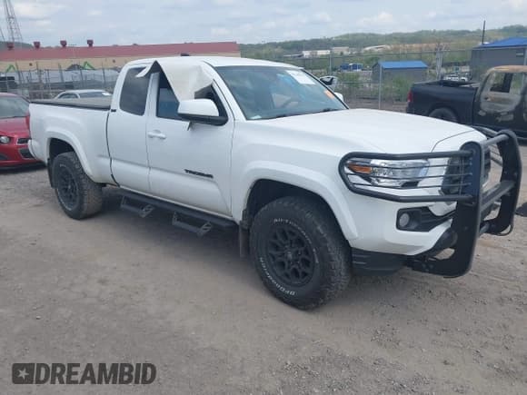 ✅ 2022 Toyota Tacoma SR • VIN: 3TYSZ5AN1NT092590 • Лот: 42148792. Опубликован ранее на IAAI с пробегом 58 154 миль. Бесплатный доступ к архиву аукционных продаж из США и подробный отчёт об истории автомобиля на DreamBid. Изображение 1.
