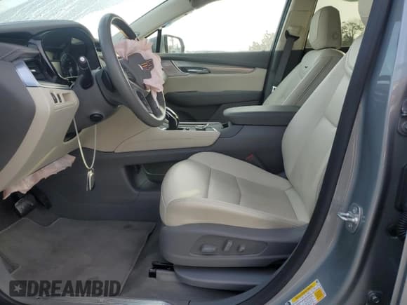 ✅ 2024 Cadillac XT5 AWD Premium Luxury • VIN: 1GYKNDR43RZ723884 • Lot: 42642855. Wystawiony na Copart z przebiegiem 12 668 mil. Bezpłatny archiwum sprzedaży aukcyjnych z USA i szczegółowy raport historii pojazdu na DreamBid. Zdjęcie 7.