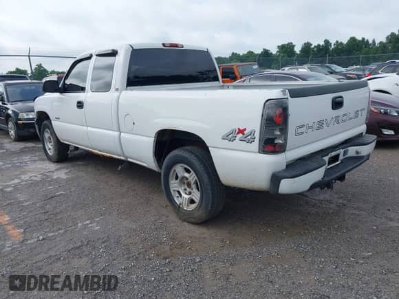 ✅ 2000 Chevrolet Silverado 1500 LS • VIN: 2GCEK19V7Y1398845 • Lot: 42609757. Wystawiony na IAAI z przebiegiem 248 417 mil mil. Skorzystaj z bezpłatnego archiwum sprzedaży aukcyjnych z USA i zobacz szczegółowy raport historii pojazdu na DreamBid. Zdjęcie 3.