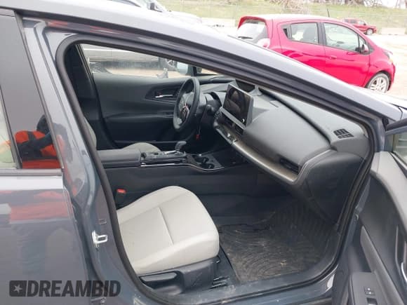 ✅ 2024 Toyota Prius LE • VIN: JTDACAAU8R3028529 • Lot: 42079826. Wystawiony na IAAI z przebiegiem 7 849 mil. Bezpłatny archiwum sprzedaży aukcyjnych z USA i szczegółowy raport historii pojazdu na DreamBid. Zdjęcie 5.