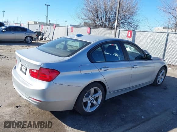 ✅ 2012 BMW 3 Series 328i • VIN: WBA3A5C53CF345021 • Лот: 41507433. Опубликован ранее на IAAI с пробегом 170 181 миль. Бесплатный доступ к архиву аукционных продаж из США и подробный отчёт об истории автомобиля на DreamBid. Изображение 4.