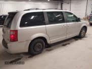 ✅ 2010 Dodge Grand Caravan SXT • VIN: 2D4RN5D13AR201510 • Lot: 43588215. Wystawiony na IAAI z przebiegiem 239 110 mil. Bezpłatny archiwum sprzedaży aukcyjnych z USA i szczegółowy raport historii pojazdu na DreamBid. Zdjęcie 4.