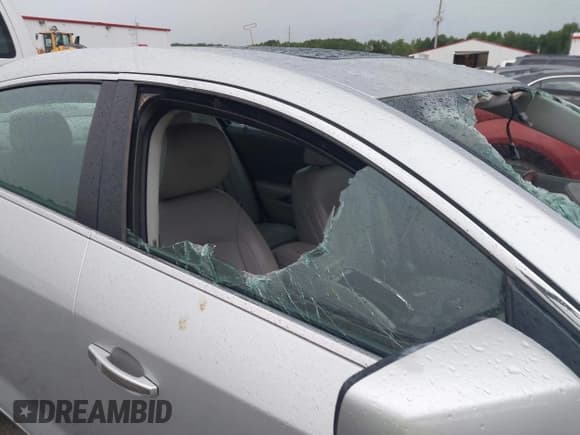 ✅ 2011 Buick LaCrosse CXL • VIN: 1G4GC5ED0BF169316 • Lot: 42271410. Listed on IAAI with Not provided. Free auction sales archive from the USA and detailed vehicle history report at DreamBid. Image 6.