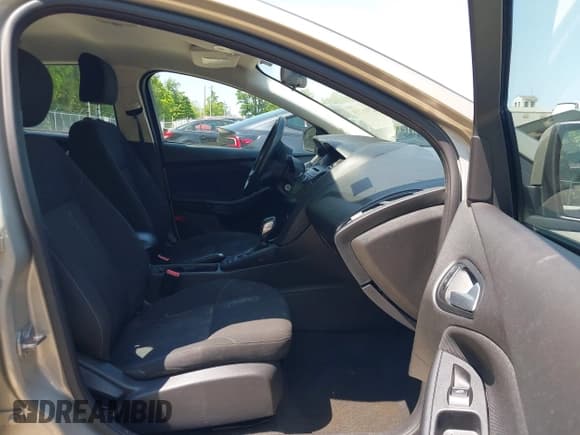 ✅ 2015 Ford Focus SE • VIN: 1FADP3F27FL376151 • Lot: 42388275. Listed on IAAI with 138,947 mi. Free auction sales archive from the USA and detailed vehicle history report at DreamBid. Image 5.