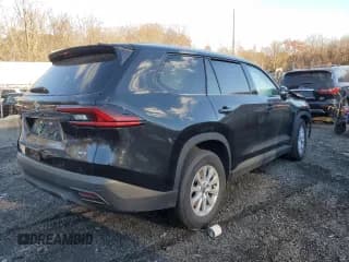 ✅ 2025 Toyota Highlander Platinum • VIN: 5TDAAAB50SS083736 • Lot: 93038375. Wystawiony na Copart z przebiegiem 10 706 mil. Bezpłatny archiwum sprzedaży aukcyjnych z USA i szczegółowy raport historii pojazdu na DreamBid. Zdjęcie 3.