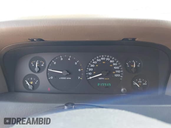 ✅ 2004 Jeep Grand Cherokee Laredo • VIN: 1J4GX48SX4C360639 • Lot: 43402545. Listed on IAAI with 217,717 mi. Free auction sales archive from the USA and detailed vehicle history report at DreamBid. Image 7.