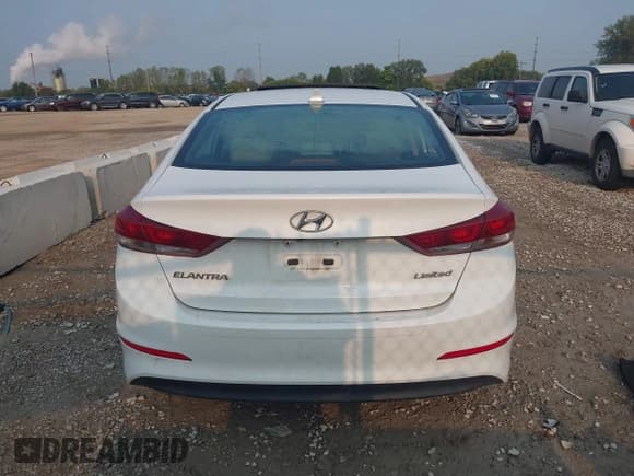 ✅ 2017 Hyundai Elantra SE • VIN: 5NPD84LFXHH023754 • Lot: 43152131. Listed on IAAI with 116,580 mi. Free auction sales archive from the USA and detailed vehicle history report at DreamBid. Image 16.