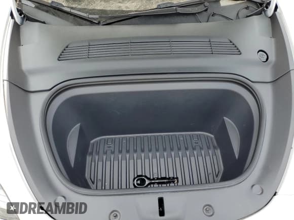 ✅ 2022 Tesla Model Y Long Range • VIN: 7SAYGDEE1NF540740 • Lot: 70879985. Wystawiony na Copart z przebiegiem 29 702 mil. Bezpłatny archiwum sprzedaży aukcyjnych z USA i szczegółowy raport historii pojazdu na DreamBid. Zdjęcie 12.