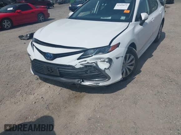2022 Toyota Camry Hybrid LE z VIN 4T1C31AK2NU591549, wystawiony jako IAAI lot #42499072 z przebiegiem 55 882 mil mil oraz . Historia ofert i sprzedaży dostępna na DreamBid. Obrazek 6.