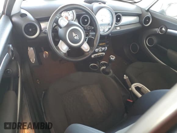 ✅ 2007 MINI Hardtop S • VIN: WMWMF73557TL83097 • Lot: 90616005. Listed on Copart with 105,750 mi. Free auction sales archive from the USA and detailed vehicle history report at DreamBid. Image 8.