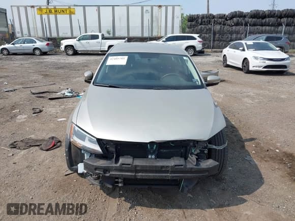 ✅ 2012 Volkswagen Jetta SE • VIN: 3VWDP7AJ6CM127542 • Lot: 42405701. Listed on IAAI with 137,240 mi. Free auction sales archive from the USA and detailed vehicle history report at DreamBid. Image 13.