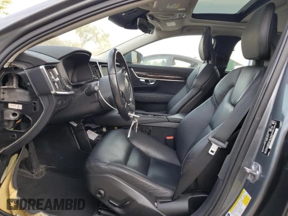 ✅ 2017 Volvo S90 Momentum • VIN: YV1A22MK1H1015824 • Lot: 71253705. Wystawiony na Copart z przebiegiem 94 764 mil. Bezpłatny archiwum sprzedaży aukcyjnych z USA i szczegółowy raport historii pojazdu na DreamBid. Zdjęcie 7.