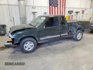 ✅ 2003 Chevrolet S-10 LS • VIN: 1GCDT19X538186820 • Лот: 84168494. Опубликован ранее на Copart с пробегом 243 088 миль. Бесплатный доступ к архиву аукционных продаж из США и подробный отчёт об истории автомобиля на DreamBid. Изображение 1.