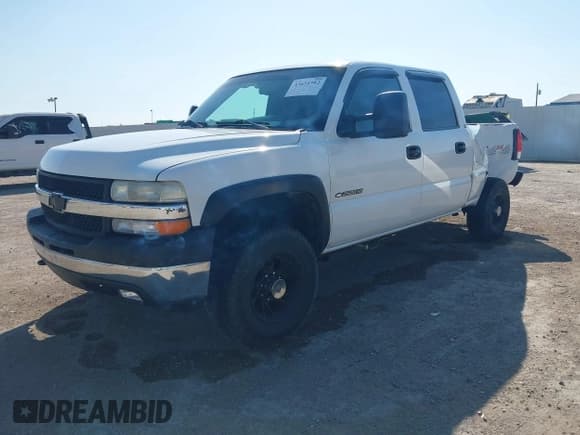 ✅ 2002 Chevrolet Silverado 2500HD LT • VIN: 1GCHK23U62F183928 • Lot: 43651982. Wystawiony na IAAI z przebiegiem 210 872 mil. Bezpłatny archiwum sprzedaży aukcyjnych z USA i szczegółowy raport historii pojazdu na DreamBid. Zdjęcie 2.