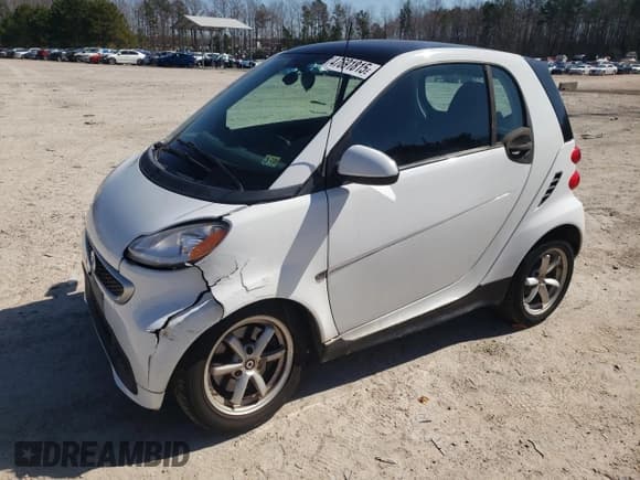 ✅ 2014 Smart fortwo Pure • VIN: WMEEJ3BA0EK780282 • Lot: 47691815. Wystawiony na Copart z przebiegiem 74 144 mil. Bezpłatny archiwum sprzedaży aukcyjnych z USA i szczegółowy raport historii pojazdu na DreamBid. Zdjęcie 1.