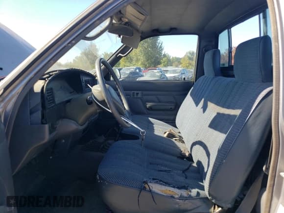 ✅ 1995 Toyota Pickup DX • VIN: 4TARN01P7SZ325940 • Lot: 72564894. Wystawiony na Copart z przebiegiem 215 120 mil. Bezpłatny archiwum sprzedaży aukcyjnych z USA i szczegółowy raport historii pojazdu na DreamBid. Zdjęcie 7.