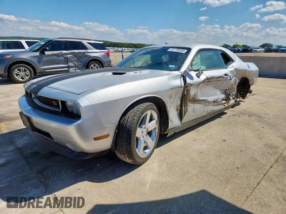 2009 Dodge Challenger R/T with VIN 2B3LJ54T79H602061, listed as a Copart auction lot 81770335 with 69,701 mi miles and Salvage title. Bid and sale history available at DreamBid. Image 1.