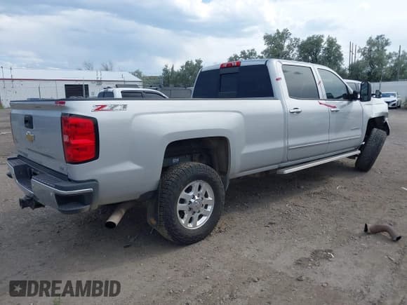 ✅ 2015 Chevrolet Silverado 2500HD LTZ • VIN: 1GC1KWEG0FF172722 • Лот: 42666210. Опубликован ранее на IAAI с пробегом 92 699 миль. Бесплатный доступ к архиву аукционных продаж из США и подробный отчёт об истории автомобиля на DreamBid. Изображение 4.