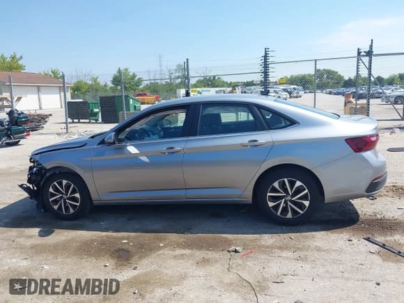 ✅ 2024 Volkswagen Jetta S • VIN: 3VW5M7BU4RM051351 • Lot: 42801811. Listed on IAAI with 21,732 mi. Free auction sales archive from the USA and detailed vehicle history report at DreamBid. Image 14.