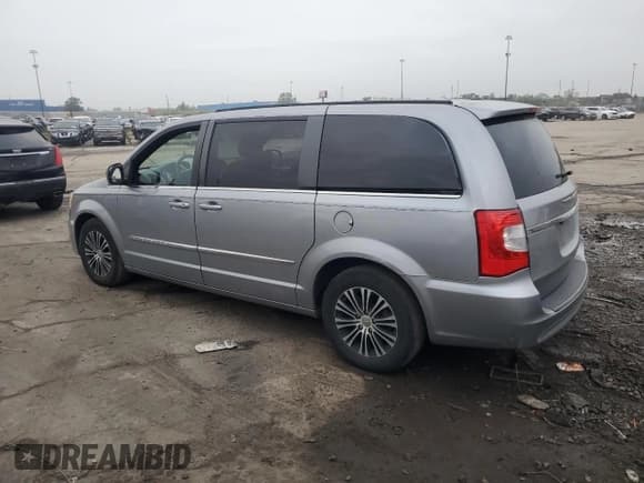 ✅ 2014 Chrysler Town & Country S • VIN: 2C4RC1HG8ER188298 • Lot: 83861255. Listed on Copart with 123,919 mi. Free auction sales archive from the USA and detailed vehicle history report at DreamBid. Image 2.