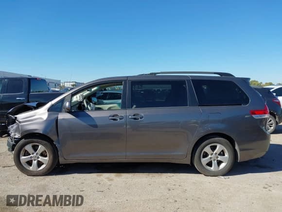✅ 2013 Toyota Sienna LE • VIN: 5TDKK3DC8DS386940 • Lot: 43598804. Listed on IAAI with Not provided. Free auction sales archive from the USA and detailed vehicle history report at DreamBid. Image 14.