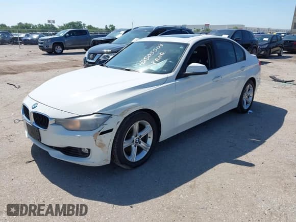 ✅ 2014 BMW 3 Series 328i xDrive • VIN: WBA3B3C58EJ981158 • Lot: 42505507. Wystawiony na IAAI z przebiegiem 188 966 mil. Bezpłatny archiwum sprzedaży aukcyjnych z USA i szczegółowy raport historii pojazdu na DreamBid. Zdjęcie 18.