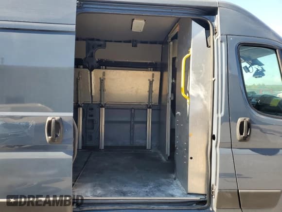 ✅ 2020 Ram ProMaster Cargo • VIN: 3C6URVJG0LE129374 • Lot: 84800925. Listed on Copart with 50,499 mi. Free auction sales archive from the USA and detailed vehicle history report at DreamBid. Image 11.