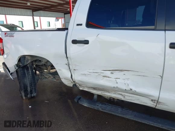 ✅ 2016 Toyota Tundra SR5 • VIN: 5TFEM5F10GX108417 • Lot: 41361449. Listed on IAAI with 105,502 mi. Free auction sales archive from the USA and detailed vehicle history report at DreamBid. Image 6.