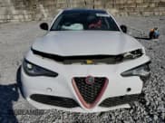 ✅ 2017 Alfa Romeo Giulia • VIN: ZARFAEDNXH7552494 • Lot: 86681075. Wystawiony na Copart z przebiegiem Nie podano. Bezpłatny archiwum sprzedaży aukcyjnych z USA i szczegółowy raport historii pojazdu na DreamBid. Zdjęcie 5.