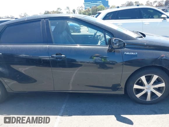 ✅ 2017 Toyota Mirai • VIN: JTDBVRBD6HA003103 • Лот: 42207055. Опубликован ранее на IAAI с пробегом 63 591 миль. Бесплатный доступ к архиву аукционных продаж из США и подробный отчёт об истории автомобиля на DreamBid. Изображение 13.