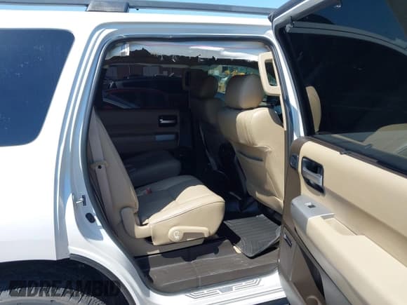 ✅ 2008 Toyota Sequoia Platinum • VIN: 5TDZY67A78S004461 • Lot: 42225931. Wystawiony na IAAI z przebiegiem 302 138 mil. Bezpłatny archiwum sprzedaży aukcyjnych z USA i szczegółowy raport historii pojazdu na DreamBid. Zdjęcie 8.