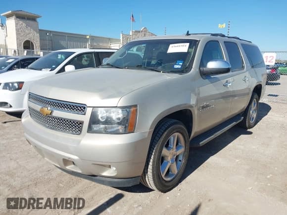 ✅ 2012 Chevrolet Suburban LT • VIN: 1GNSKJE77CR302438 • Lot: 43601904. Listed on IAAI with 162,986 mi. Free auction sales archive from the USA and detailed vehicle history report at DreamBid. Image 2.