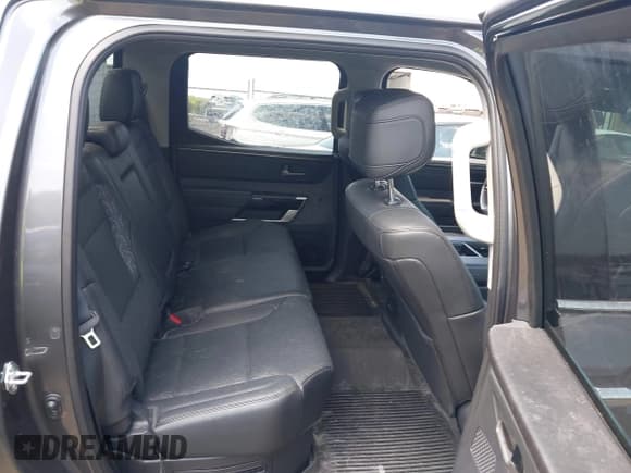 ✅ 2022 Toyota Tundra Limited Hybrid • VIN: 5TFJC5DB1NX003170 • Lot: 42493684. Wystawiony na IAAI z przebiegiem 17 455 mil. Bezpłatny archiwum sprzedaży aukcyjnych z USA i szczegółowy raport historii pojazdu na DreamBid. Zdjęcie 8.