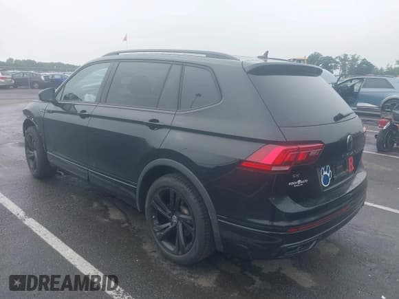 ✅ 2024 Volkswagen Tiguan SE R-Line Black • VIN: 3VV8B7AX4RM048758 • Lot: 42523725. Wystawiony na IAAI z przebiegiem 14 415 mil. Bezpłatny archiwum sprzedaży aukcyjnych z USA i szczegółowy raport historii pojazdu na DreamBid. Zdjęcie 3.