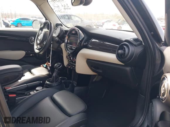 ✅ 2016 MINI Hardtop 4 Door S • VIN: WMWXU3C56G2D27528 • Lot: 41827277. Listed on IAAI with 61,545 mi. Free auction sales archive from the USA and detailed vehicle history report at DreamBid. Image 5.