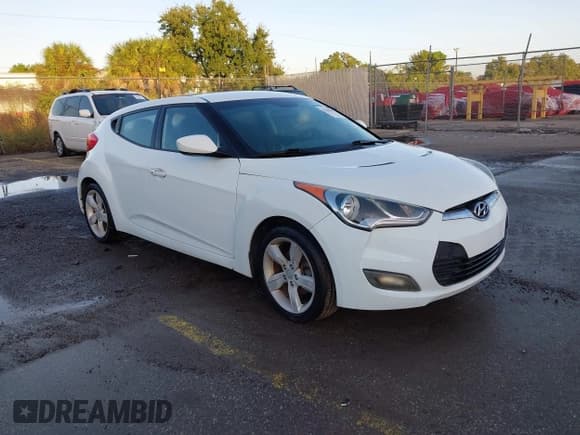 ✅ 2013 Hyundai Veloster w/Gray Int • VIN: KMHTC6AD1DU152145 • Lot: 43533101. Wystawiony na IAAI z przebiegiem 123 643 mil. Bezpłatny archiwum sprzedaży aukcyjnych z USA i szczegółowy raport historii pojazdu na DreamBid. Zdjęcie 1.