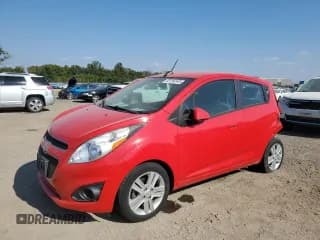 ✅ 2015 Chevrolet Spark LS • VIN: KL8CB6S96FC751996 • Лот: 82194345. Опубликован ранее на Copart с пробегом 59 967 миль. Бесплатный доступ к архиву аукционных продаж из США и подробный отчёт об истории автомобиля на DreamBid. Изображение 1.