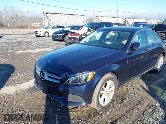 ✅ 2015 Mercedes-Benz C 300 Luxury • VIN: 55SWF4KB5FU031249 • Лот: 43827353. Опубликован ранее на IAAI с пробегом 170 323 миль. Бесплатный доступ к архиву аукционных продаж из США и подробный отчёт об истории автомобиля на DreamBid. Изображение 17.