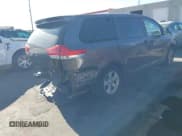 ✅ 2013 Toyota Sienna L • VIN: 5TDZK3DC3DS284914 • Lot: 43646690. Wystawiony na IAAI z przebiegiem 222 930 mil. Bezpłatny archiwum sprzedaży aukcyjnych z USA i szczegółowy raport historii pojazdu na DreamBid. Zdjęcie 4.