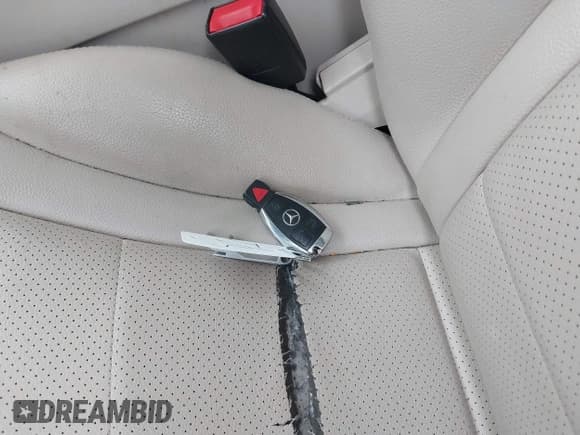 ✅ 2016 Mercedes-Benz GLC 300 • VIN: WDC0G4KB2GF007664 • Лот: 43287752. Опубликован ранее на IAAI с пробегом 114 782 миль. Бесплатный доступ к архиву аукционных продаж из США и подробный отчёт об истории автомобиля на DreamBid. Изображение 11.