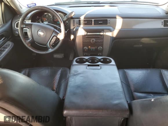 ✅ 2009 Chevrolet Suburban LS • VIN: 1GNFC16J79R296206 • Lot: 73736534. Listed on Copart with 415,731 mi. Free auction sales archive from the USA and detailed vehicle history report at DreamBid. Image 8.