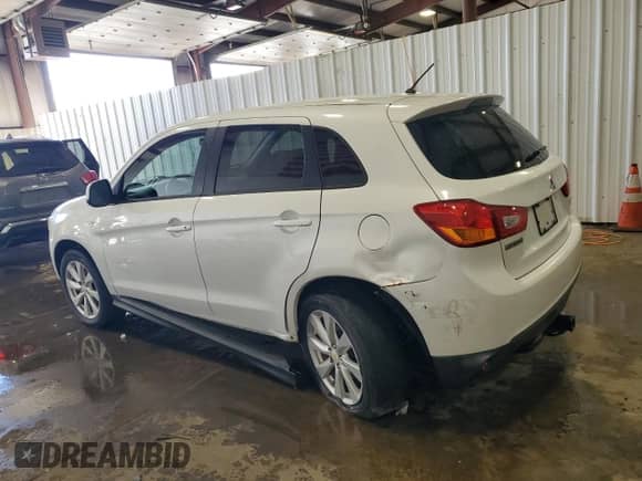 2015 Mitsubishi Outlander ES с VIN 4A4AR3AU7FE030534, выставлен на аукционе Copart как лот 86246785 с пробегом 97 597 миль миль и Списание • Salvage title. История ставок и продаж доступна на DreamBid. Изображение 2.