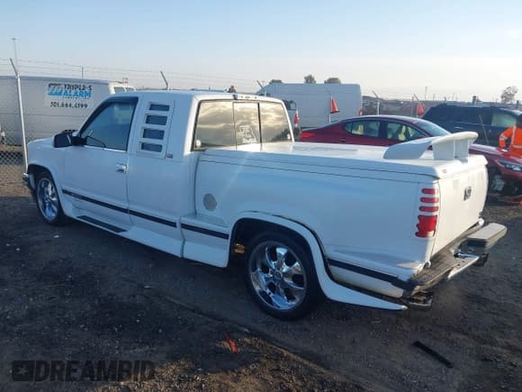 ✅ 1997 Chevrolet Silverado 1500 • VIN: 2GBEC19R2V1116045 • Lot: 43708087. Wystawiony na IAAI z przebiegiem 176 084 mil. Bezpłatny archiwum sprzedaży aukcyjnych z USA i szczegółowy raport historii pojazdu na DreamBid. Zdjęcie 3.
