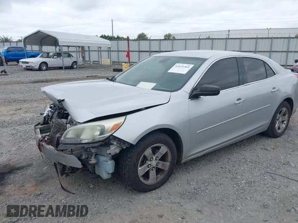 ✅ 2015 Chevrolet Malibu LS • VIN: 1G11B5SL6FF145142 • Лот: 43571369. Опубликован ранее на IAAI с пробегом 221 230 миль. Бесплатный доступ к архиву аукционных продаж из США и подробный отчёт об истории автомобиля на DreamBid. Изображение 6.